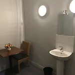 Eiffel Hostel *