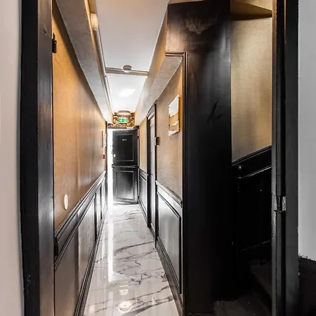 Eiffel Hostel