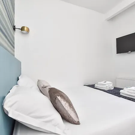 Hostel Eiffel