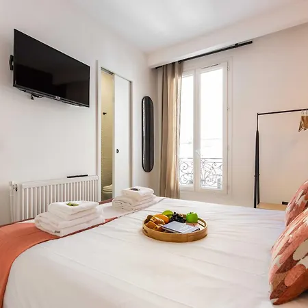 Eiffel Hostel