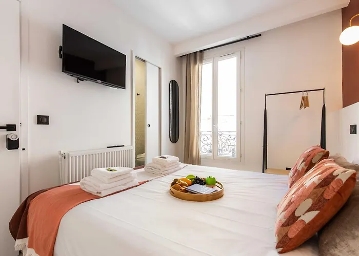 Eiffel Hostel