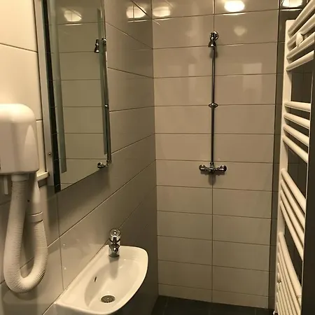 Hostal Eiffel *