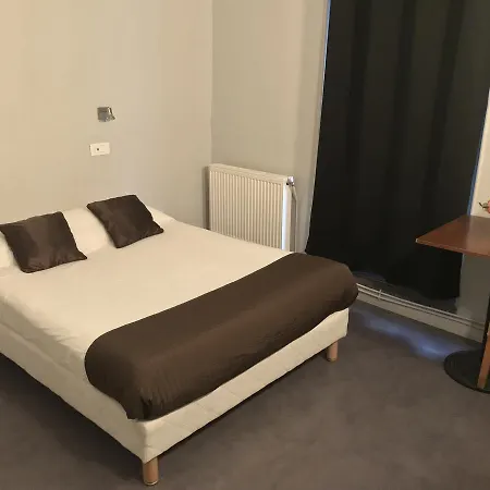 Eiffel Hostal