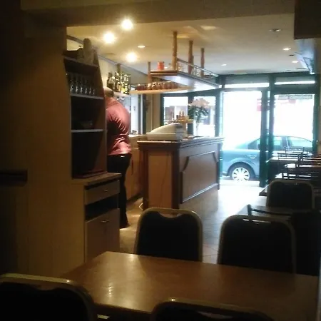 Eiffel אכסניה *